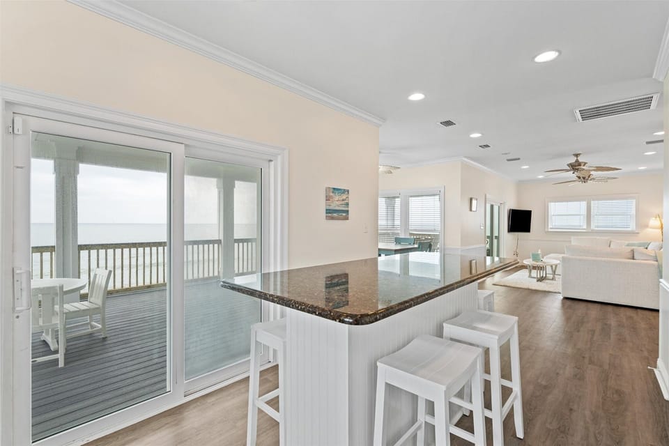 House, 6 Bedrooms | Dining