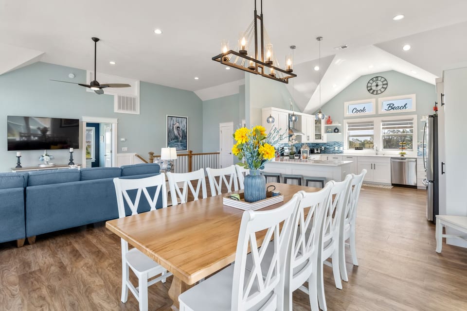 CC030: Whoop! There It Is | Top Level Dining Area