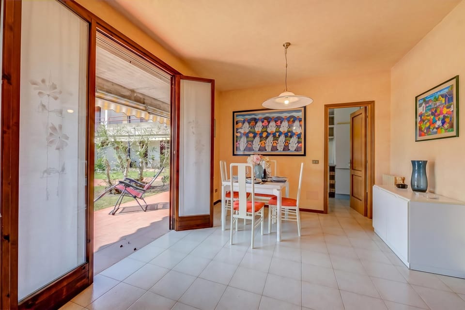 Family Apartment, 2 Bedrooms, Microwave (Cinzia Apartment Front Beach- Pool,) | Dining room