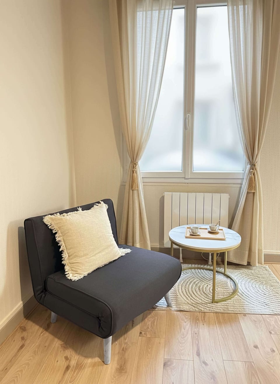 Cozy place to relax with TV and free WiFi
