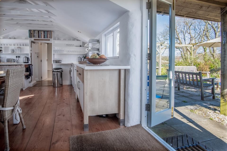 Flygate - 2 Bedroom Cottage - Lawrenny (8836)