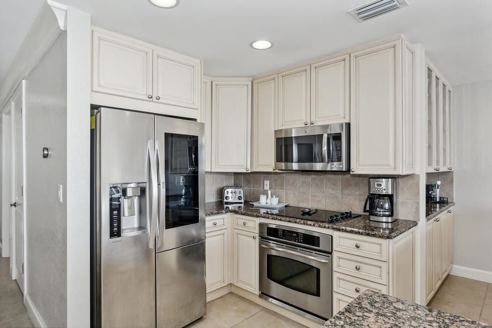 Beach Club 603 - Kitchen