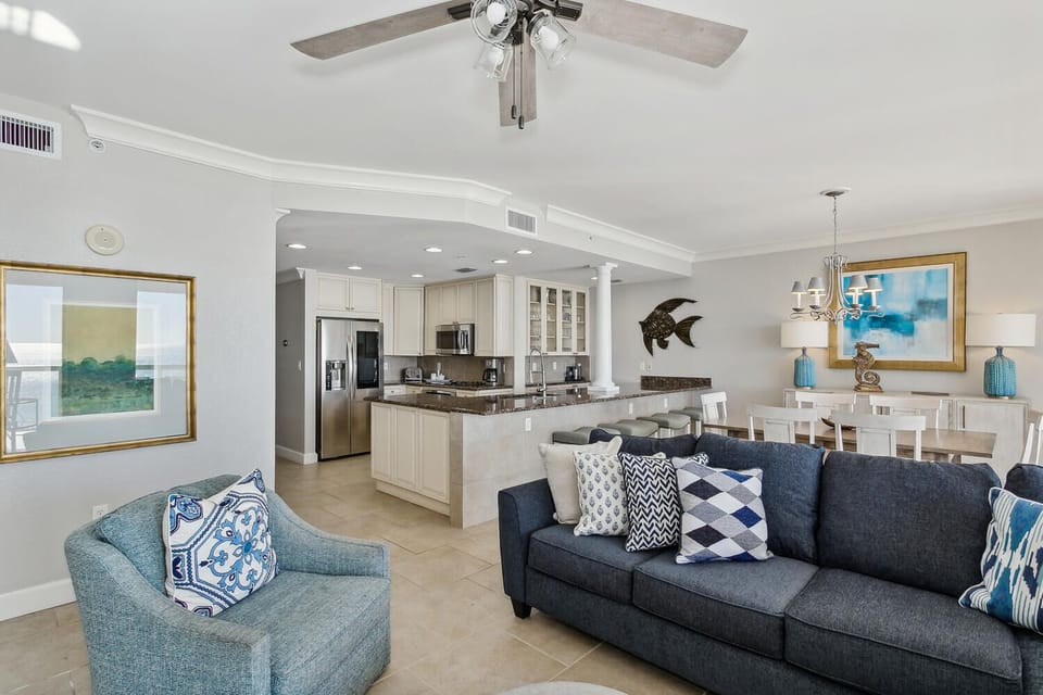 Beach Club 603 - Living Room/Kitchen
