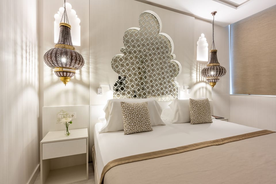 Deluxe Double Room | Minibar, in-room safe, desk, laptop workspace