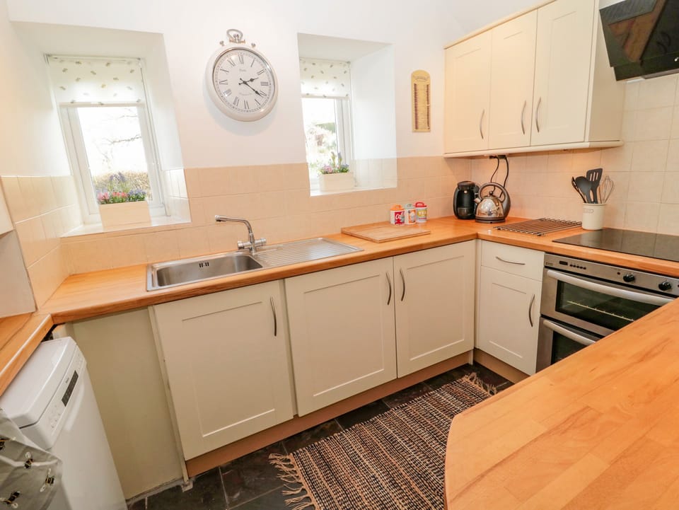 Cottage | Private kitchen | Fridge, dishwasher, electric kettle, toaster