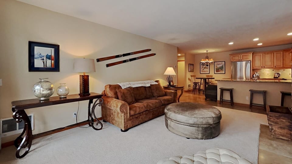 Furniture, Living Room, Room, Indoors, Couch