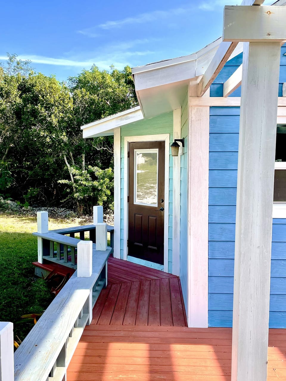 Second entry door leading to kitchen.