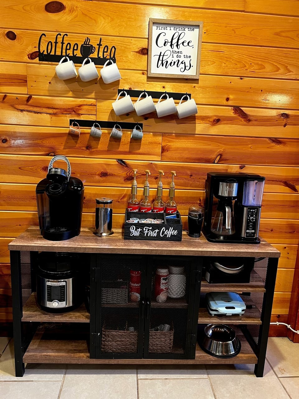 COFFEE BAR - Hot/Cold Brew System, Keurig K-Cup, French Press, 10-cup drip coffeemaker, milk frother, and coffee syrups (vanilla, caramel, hazelnut). Fresh whole-bean French Roast and a curated selection of pods provided.
