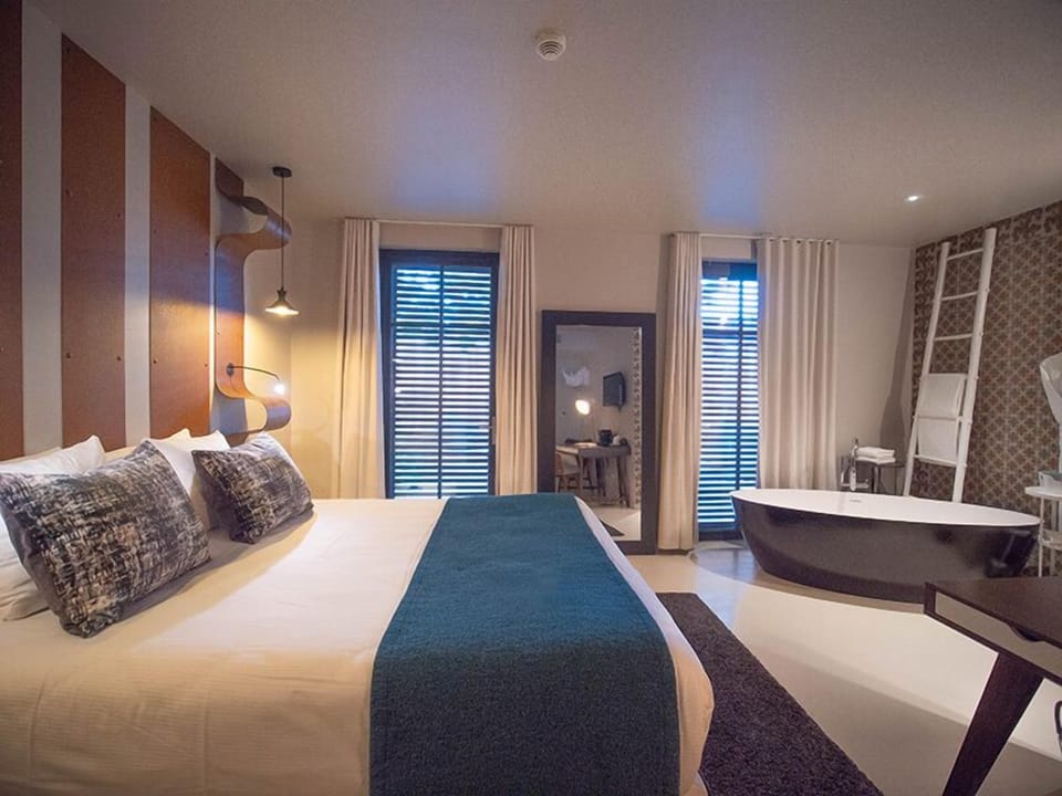 Superior Room (Jacuzzi) | Premium bedding, in-room safe, blackout drapes, soundproofing
