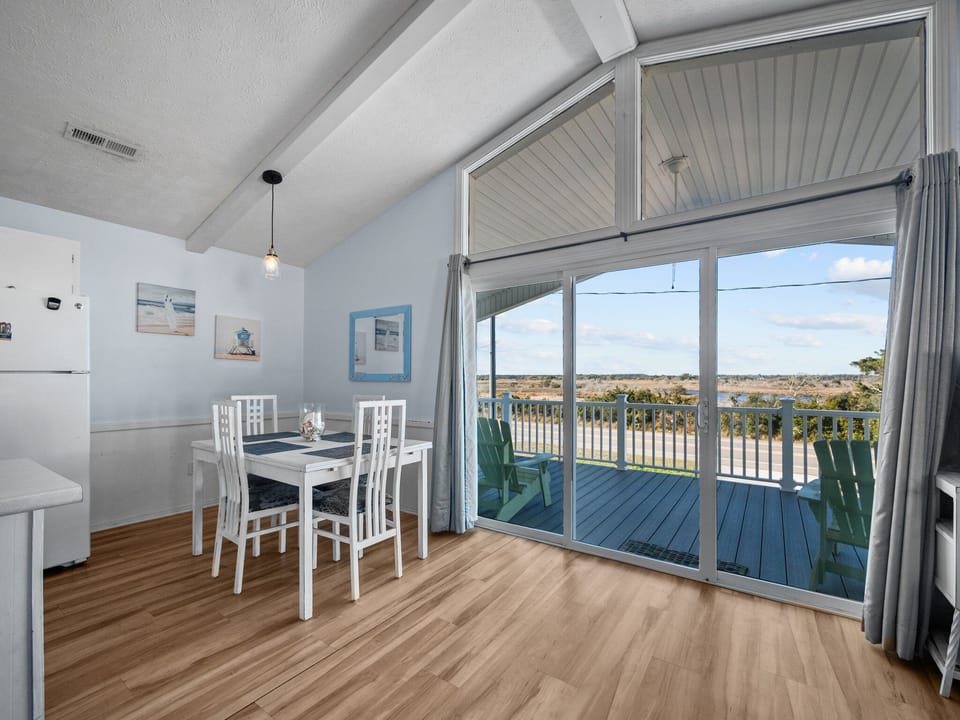 Dining Area with view of Intracoastal Waterway.