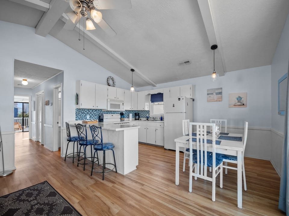 Open concept living room, kitchen, and dining area.