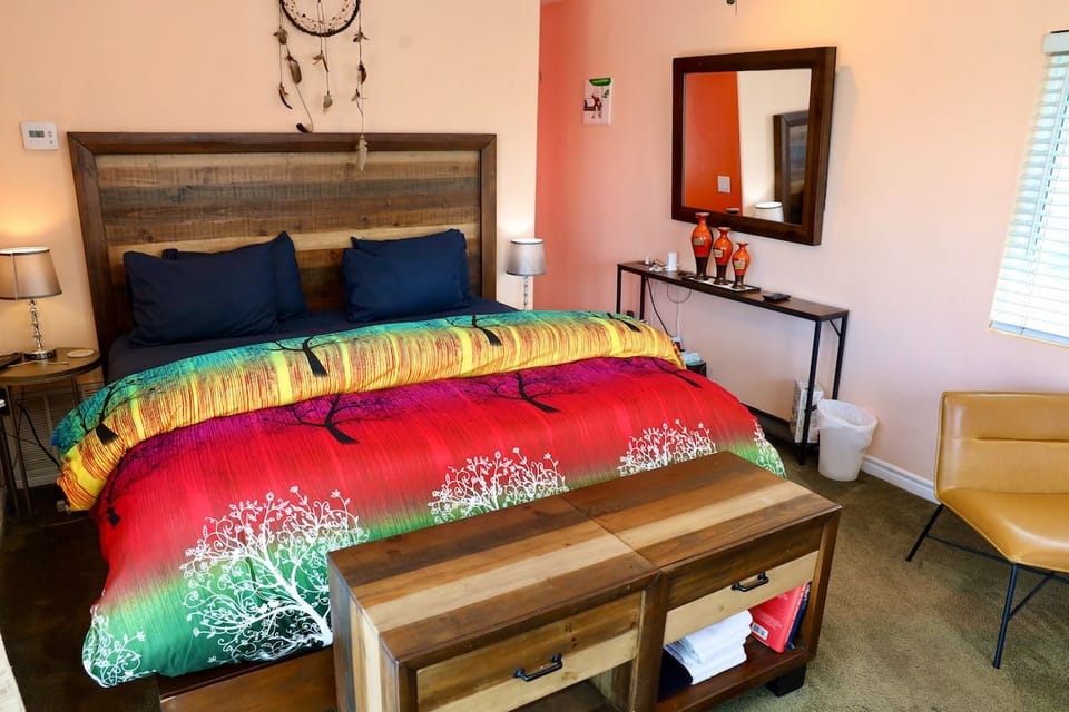 Canyon-View 4BR Home with Hot Tub & Fire Pit, 15 Min to Downtown House in Bonita