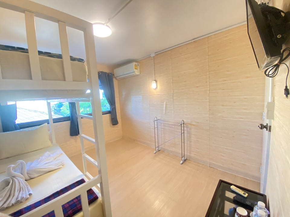 Room, Women only, Non Smoking, Shared Bathroom | Free WiFi, bed sheets