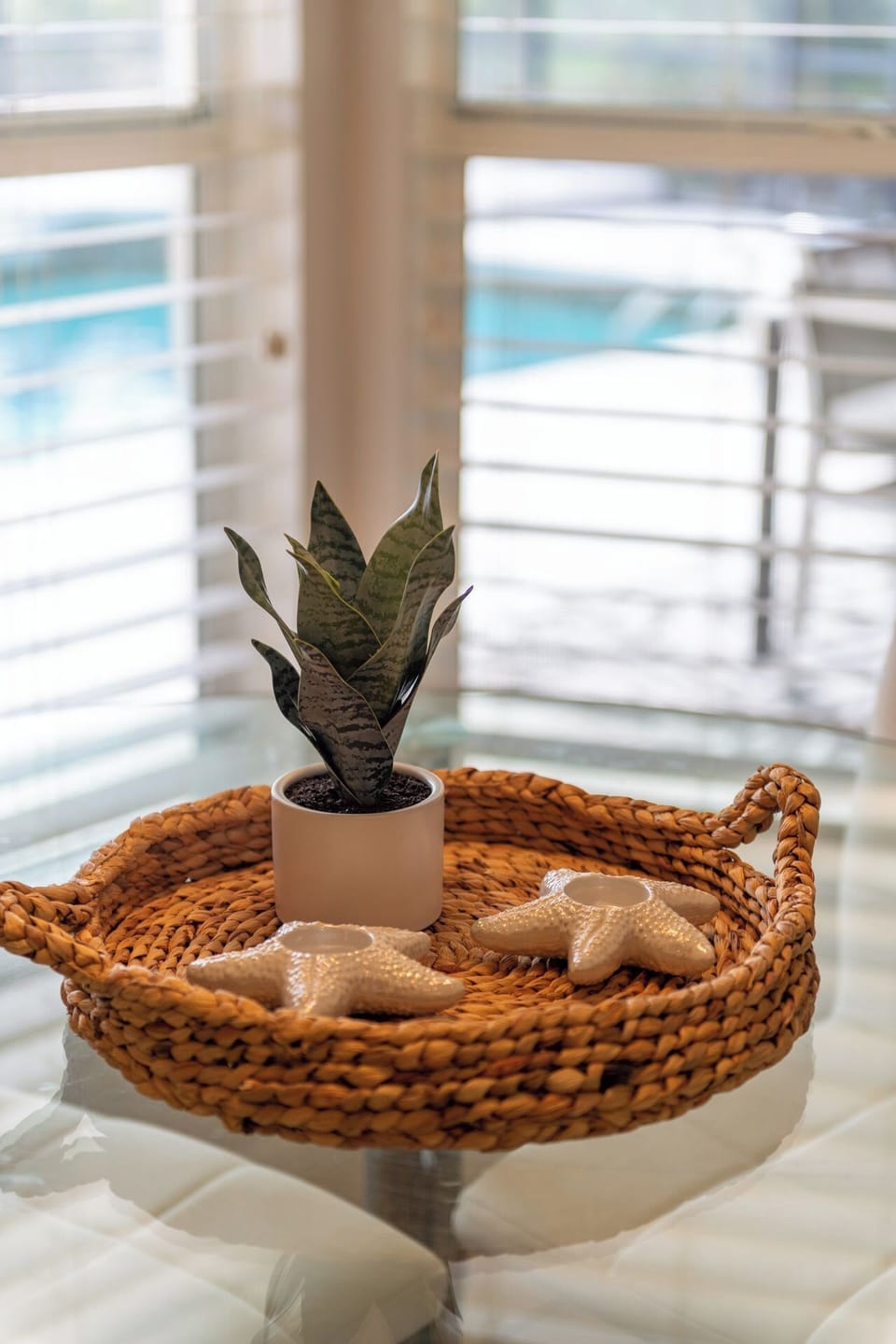 There are subtle tropical designing touches everywhere to add to that festive vibe.