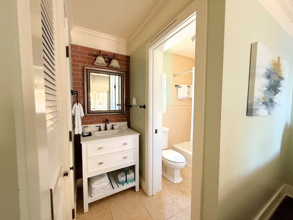 Signature Room, 2 Queen Beds, Non Smoking, Bay View | Bathroom | Combined shower/tub, free toiletries, hair dryer, towels