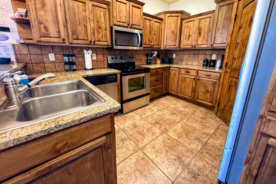 Enjoy a night eating in using this well-appointed kitchen!