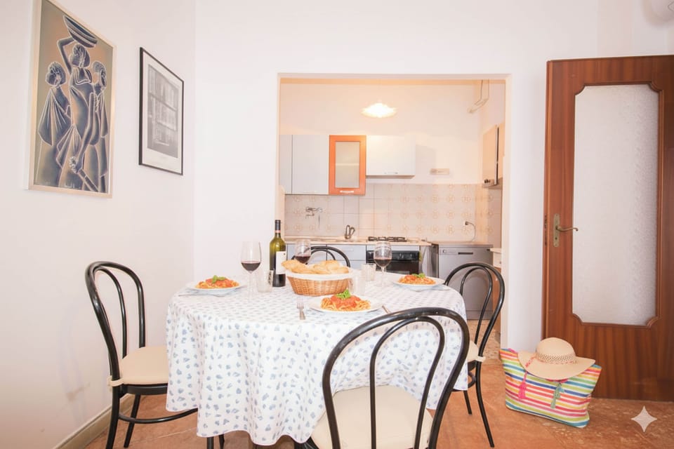 Apartment | Living area | TV
