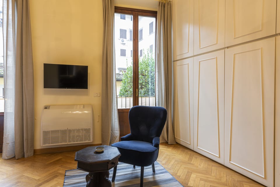 Deluxe Apartment | Living area | 40-inch flat-screen TV with digital channels, TV