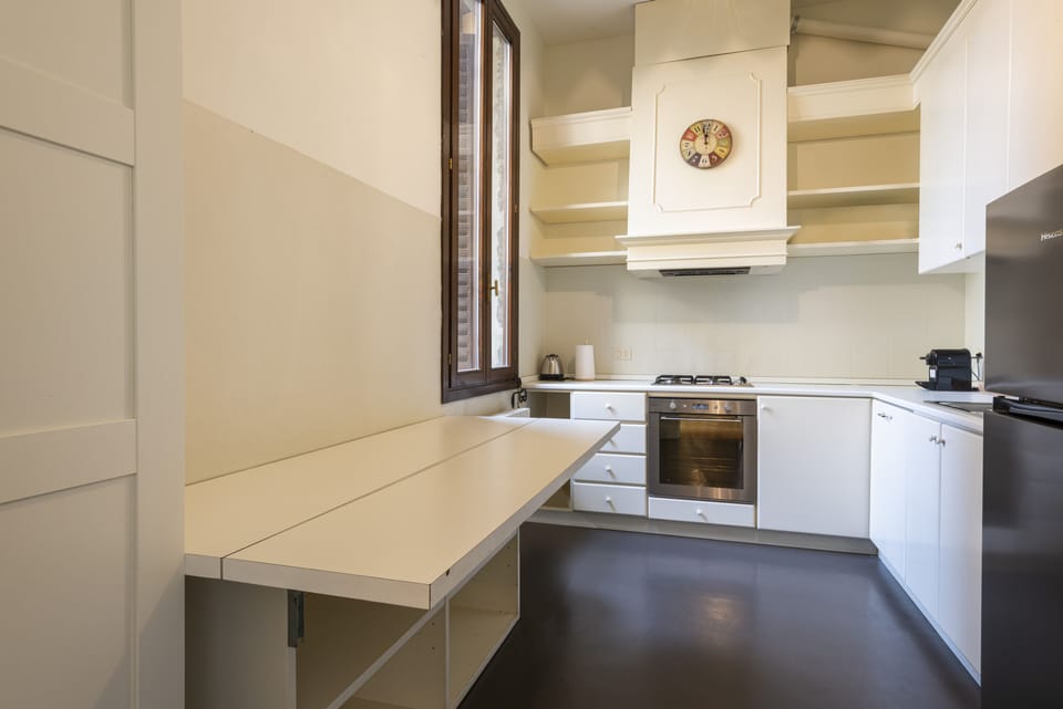 Deluxe Apartment | Private kitchen | Fridge, stovetop, dishwasher, coffee grinder