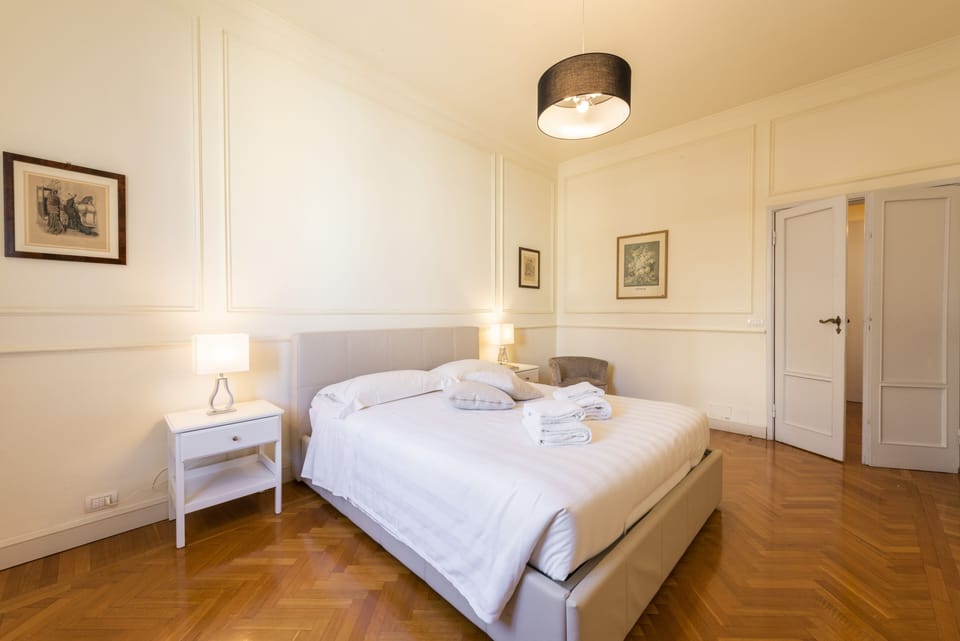 Luxury Apartment | Laptop workspace, iron/ironing board, WiFi (free)