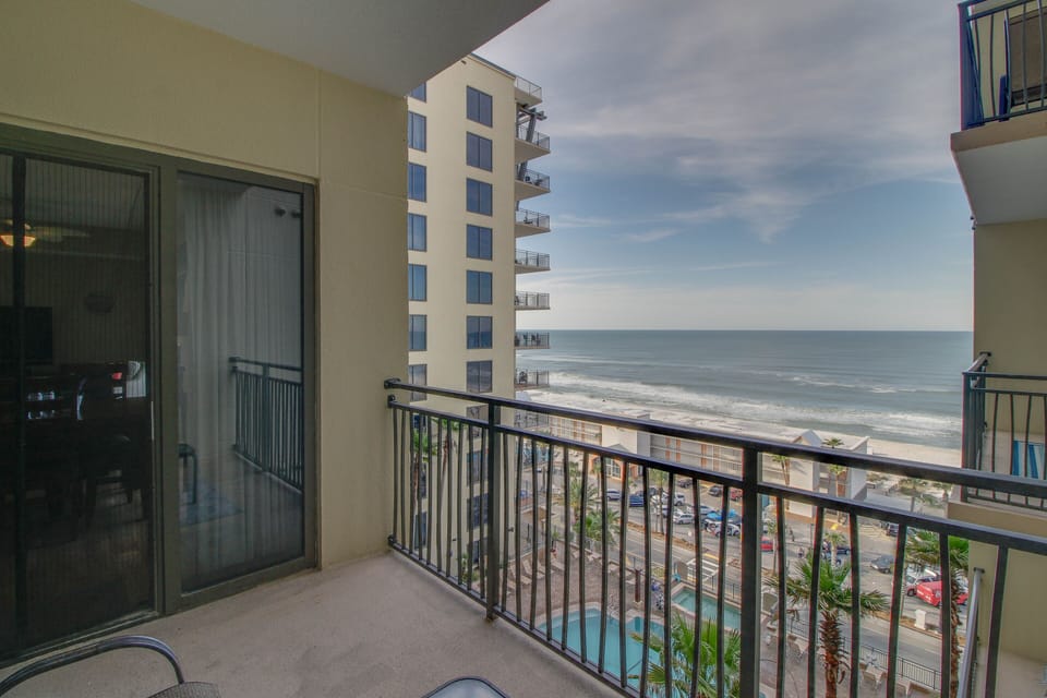 Luxury pool with ample seating! (Coolers are not permitted on the pool deck)