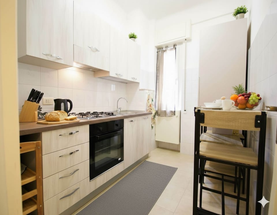 Apartment | Private kitchen | Full-size fridge, oven, stovetop, electric kettle