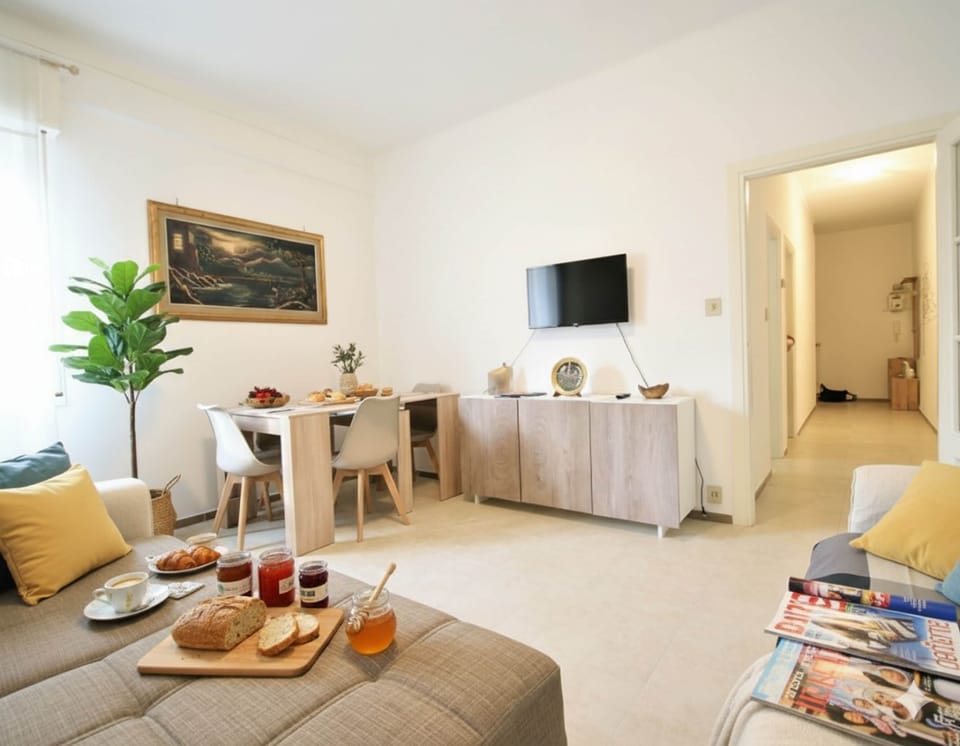 Apartment | Living area | 32-inch flat-screen TV with digital channels, TV