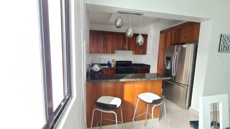 Full-size fridge, microwave, oven, toaster