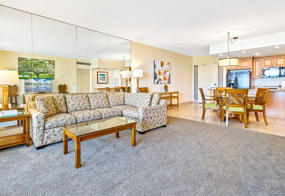     Gather together for sunsets and stories in this cozy lounge.