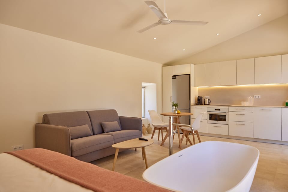 (9) Junior Suite with Mountain View "Muntanya"· | Soundproofing, iron/ironing board, free WiFi, bed sheets