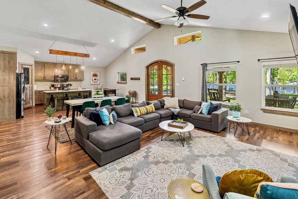Huge open concept living/dining/kitchen with lots of space to spread out 😀