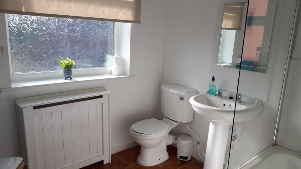 House | Bathroom | Shower, free toiletries, hair dryer, towels