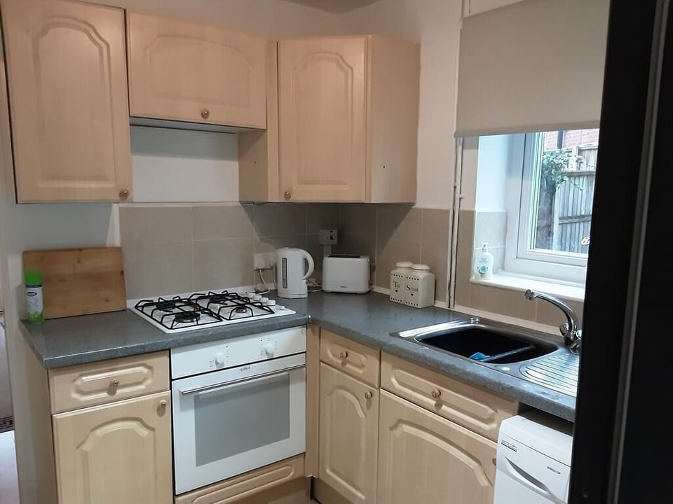 House | Private kitchen | Fridge, microwave, oven, stovetop