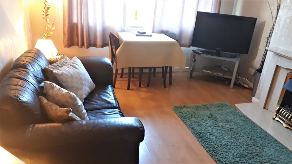 House | Living room | 30-inch TV with digital channels