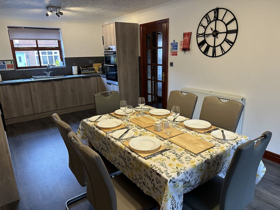Cottage | Dining