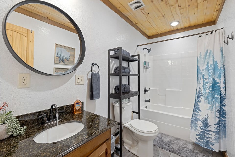 Second bath between second and third bedrooms