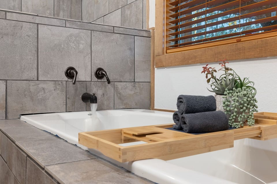 Jacuzzi tub