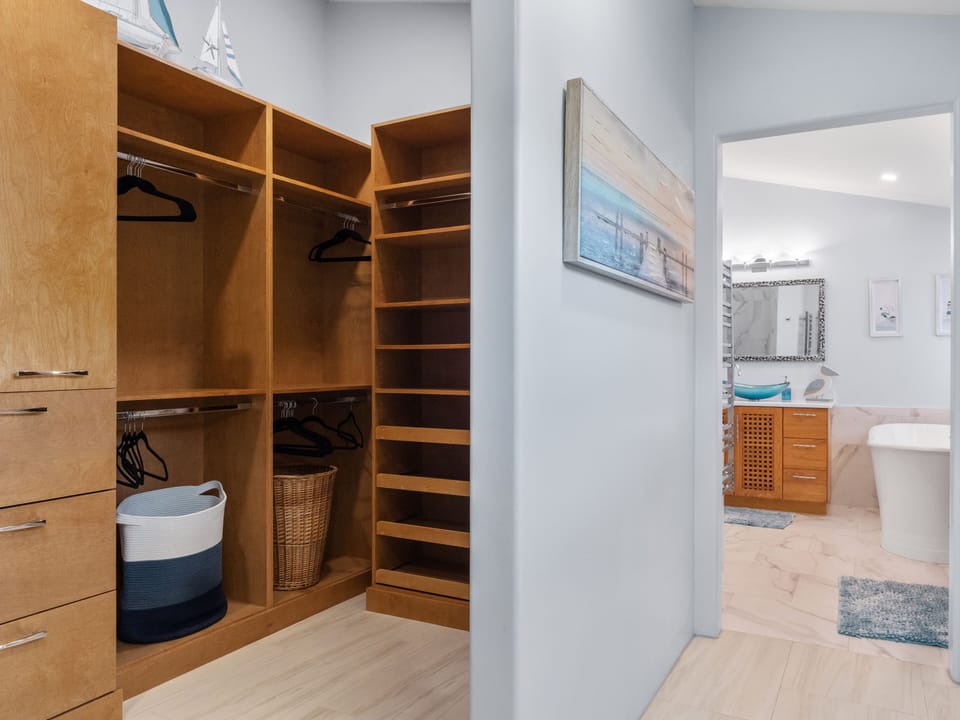 Master closet 