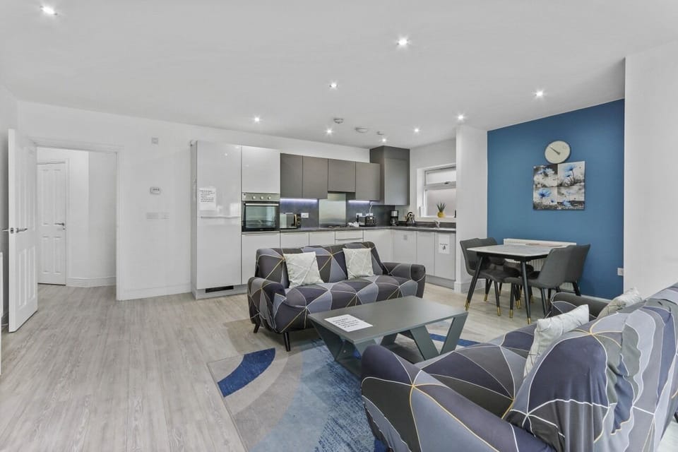 Spacious Living Area & Kitchen