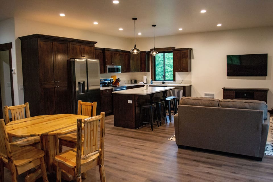 Deluxe Studio Suite | Private kitchen | Fridge, oven, stovetop, dishwasher