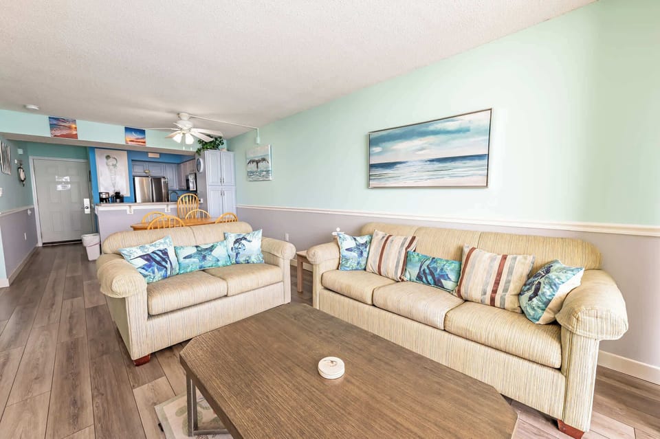 Amazing Living Room with Stunning Views🌊☀️
