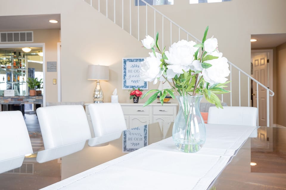 Think of the family dinners you can have around this table1