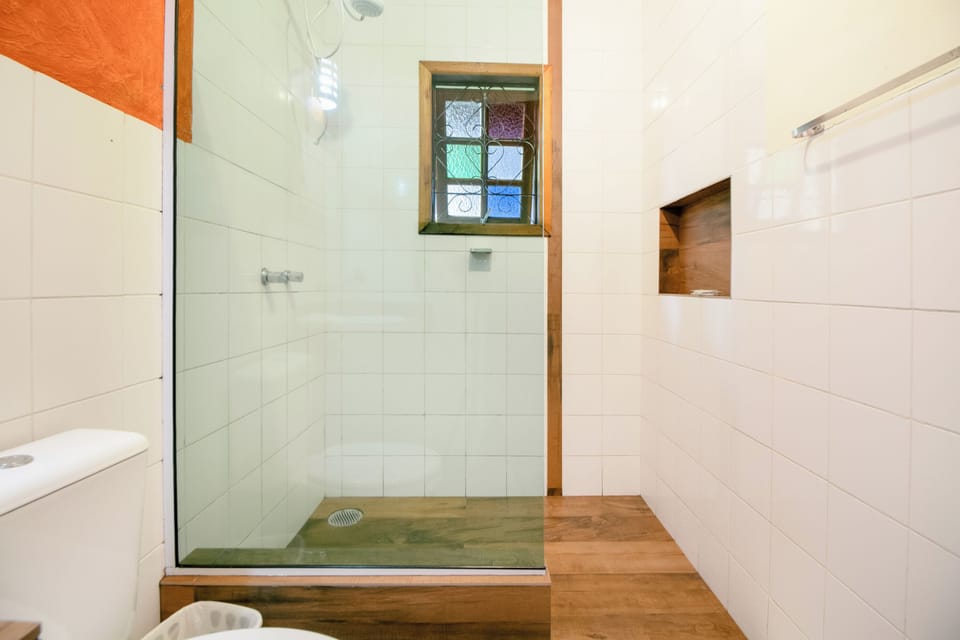 Luxury Room | Bathroom | Shower, free toiletries, hair dryer (on request), towels
