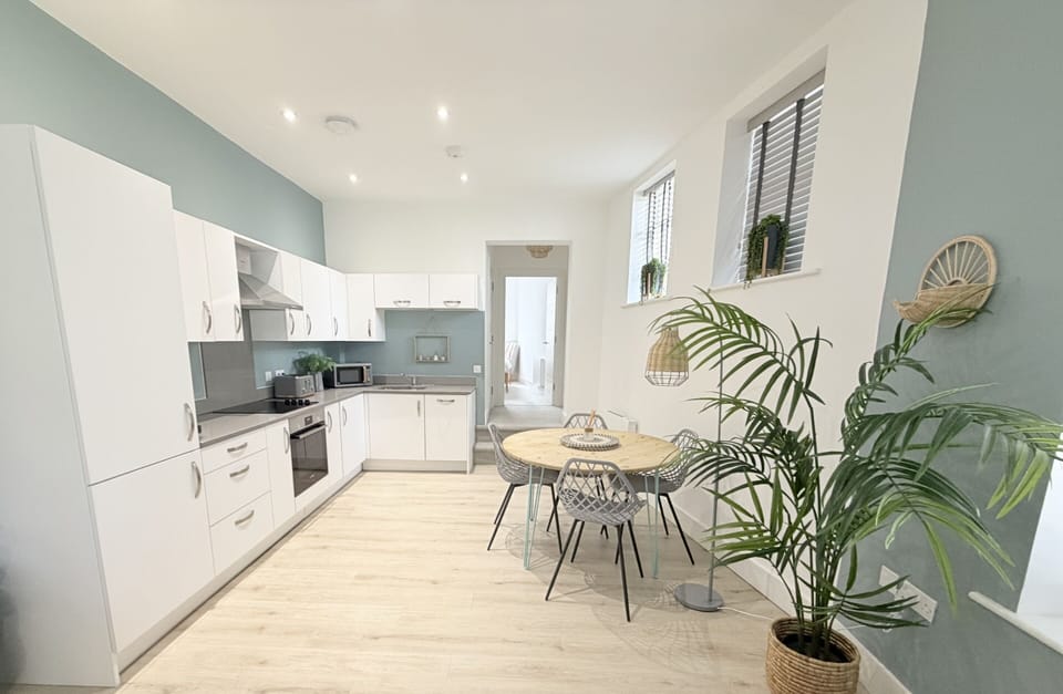 Luxury Apartment, Private Bathroom, City View (Flat 5) | Lounge