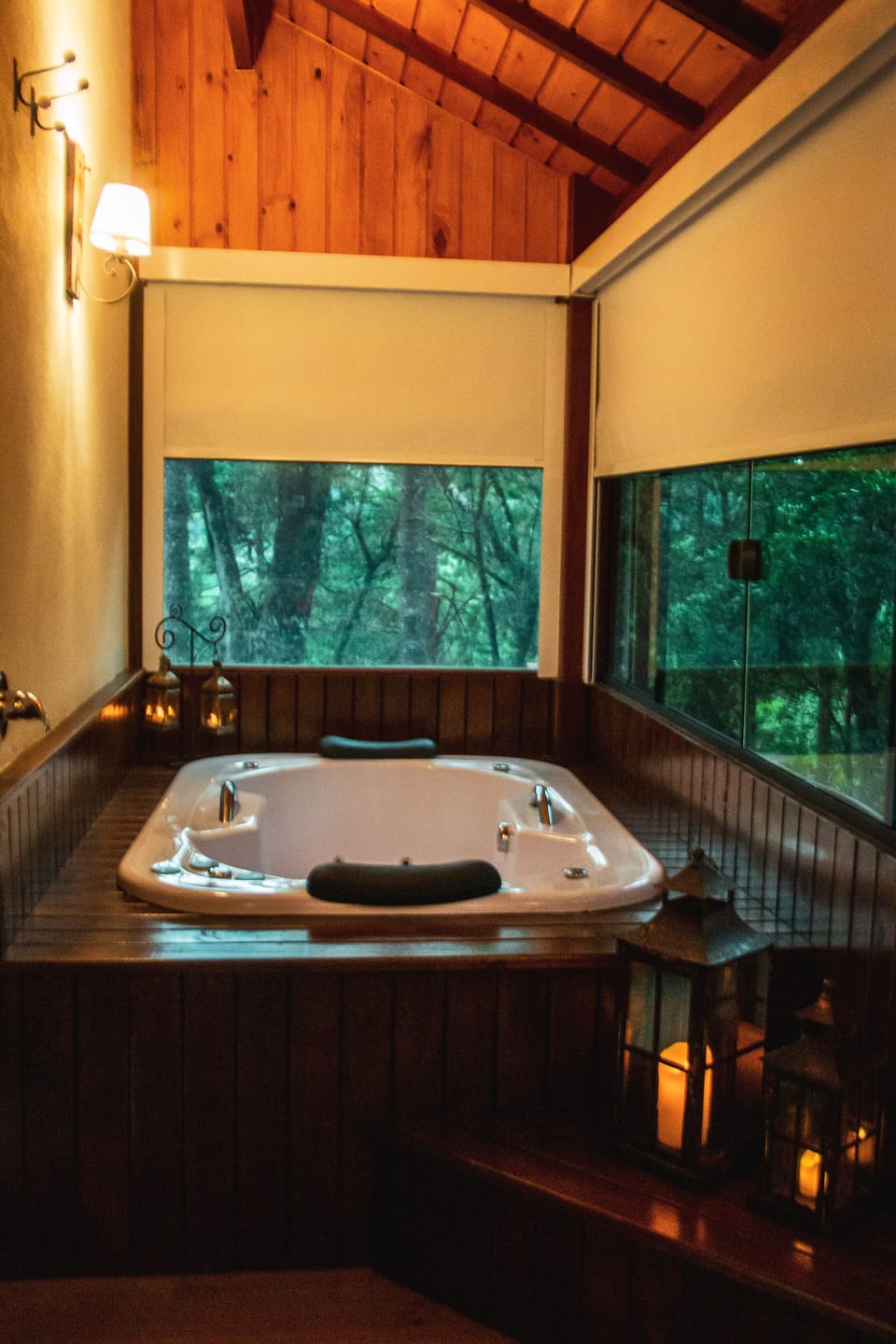 Superior Cabin, 1 Queen Bed, Garden Area | Private spa tub