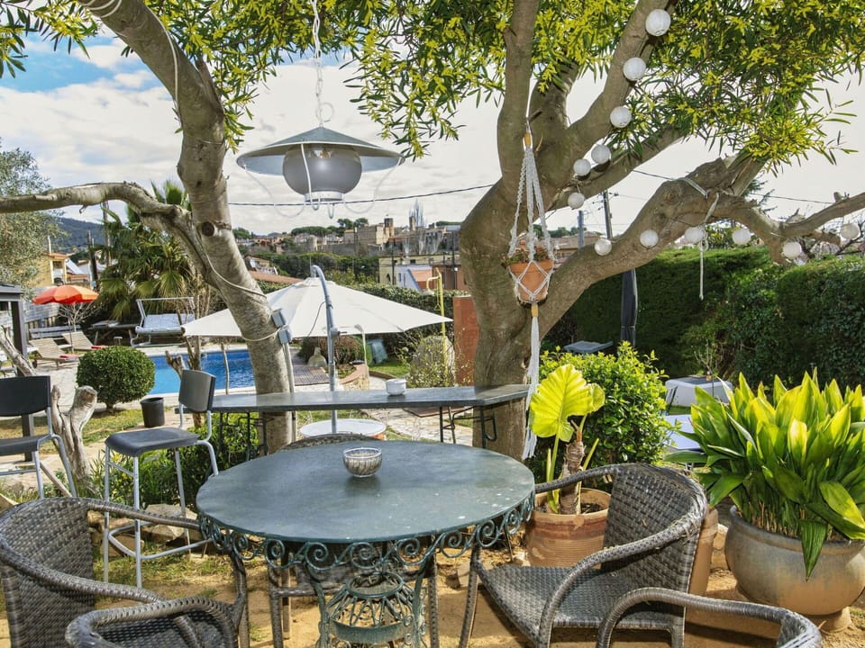 Table, Plant, Furniture, Chair, Tree, Outdoor Table, Outdoor Furniture, Shade, Flowerpot, Umbrella