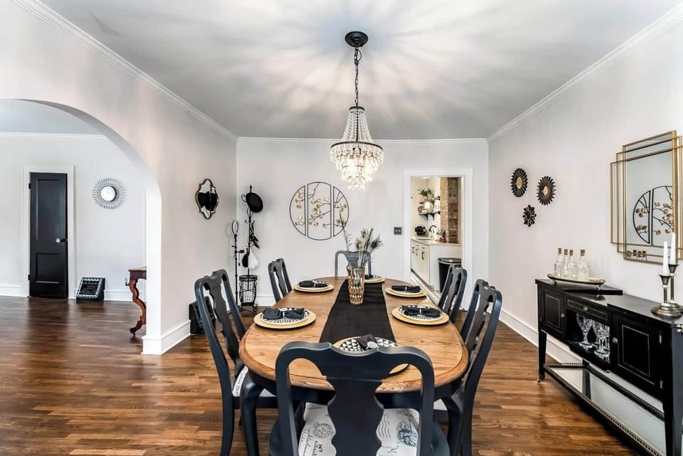 Dining room with seating for 6