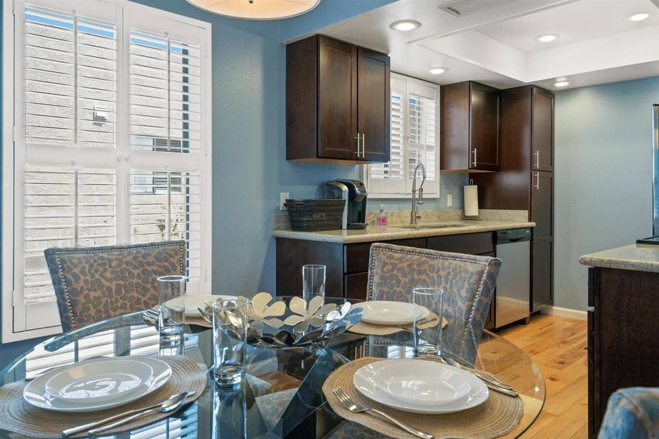 Enjoy lunch in before heading out for an afternoon of site seeing