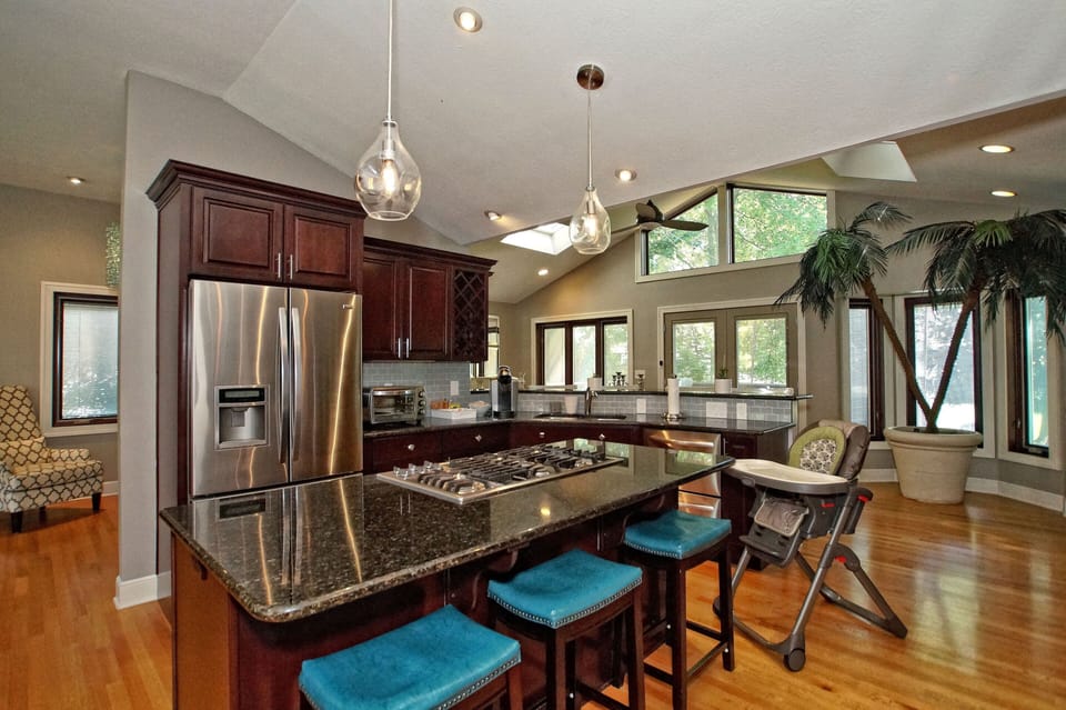 Kitchen - high chair available 