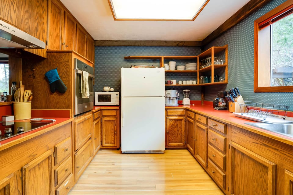 Fully Equipped Kitchen | Cooking Basics | Dishware & Flatware